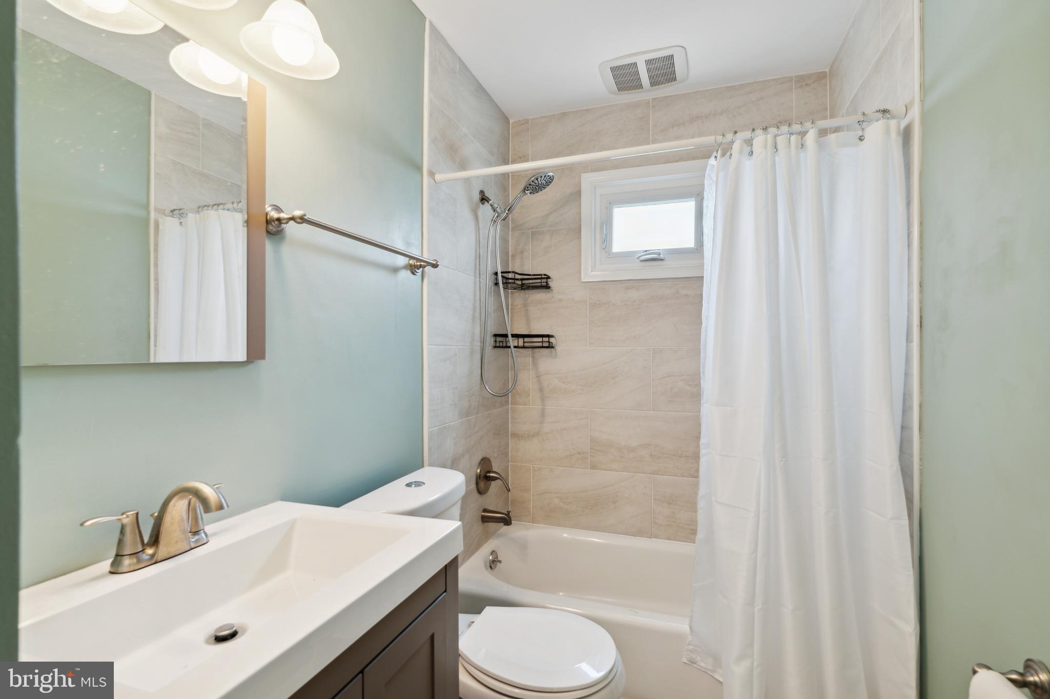 1744 Burnham Road Dundalk, MD 21222 - Photo 4 of 35 Gallery Image 4
