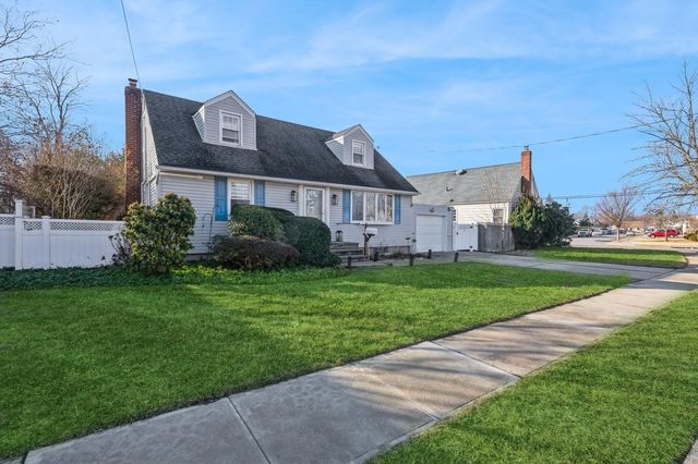 $705,000 | 13 Frey Road, Farmingdale, NY 11735