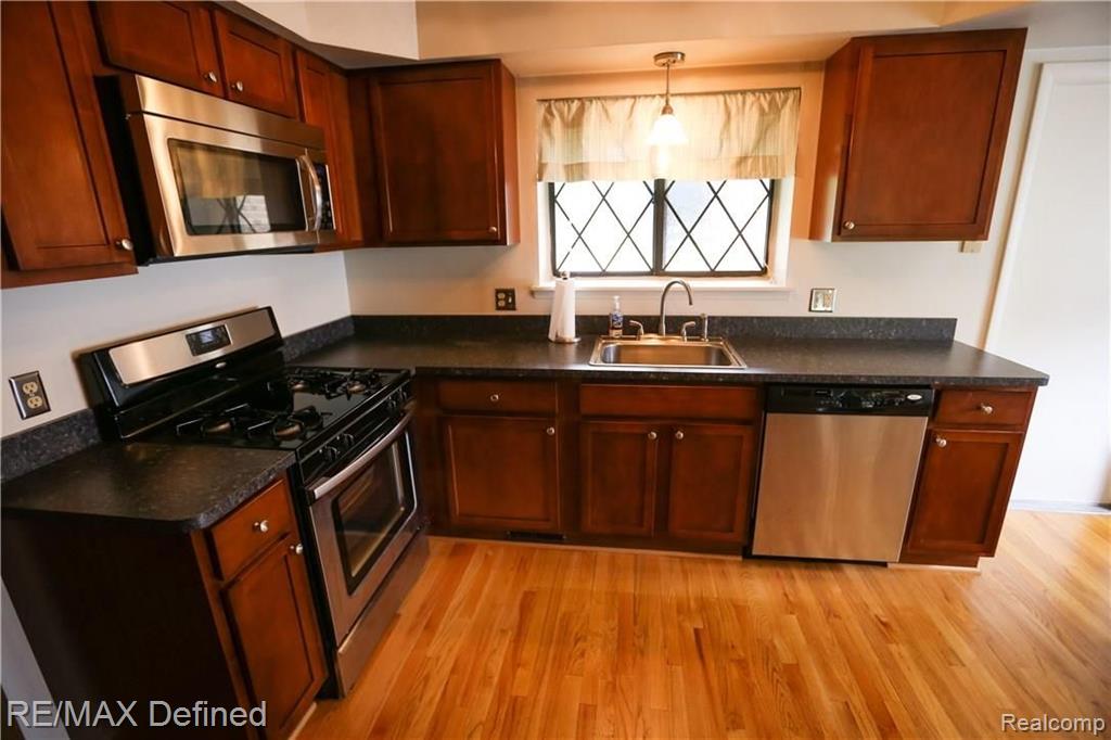2108 Cumberland Road Rochester Hills, MI 48307 - Photo 7 of 20