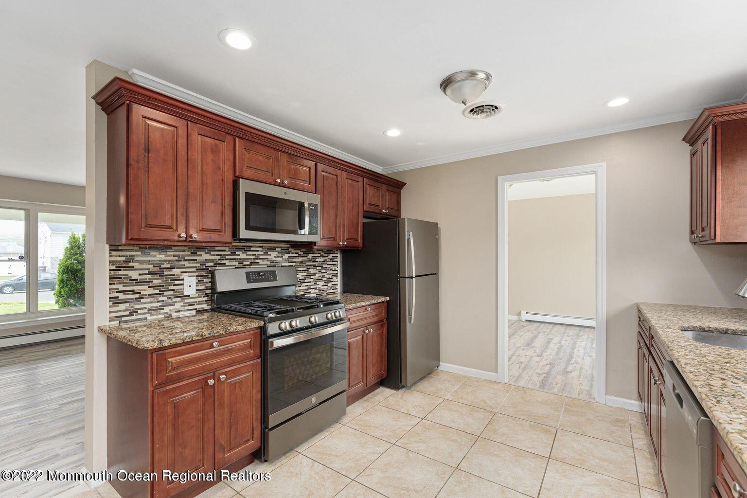 34 Bell Street Bayville, NJ 08721 - Photo 11 of 29 20220514132313421554000000-o