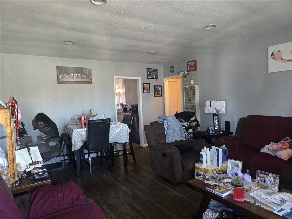 301 West Magnolia Street Compton, CA 90220 - Photo 4 of 20