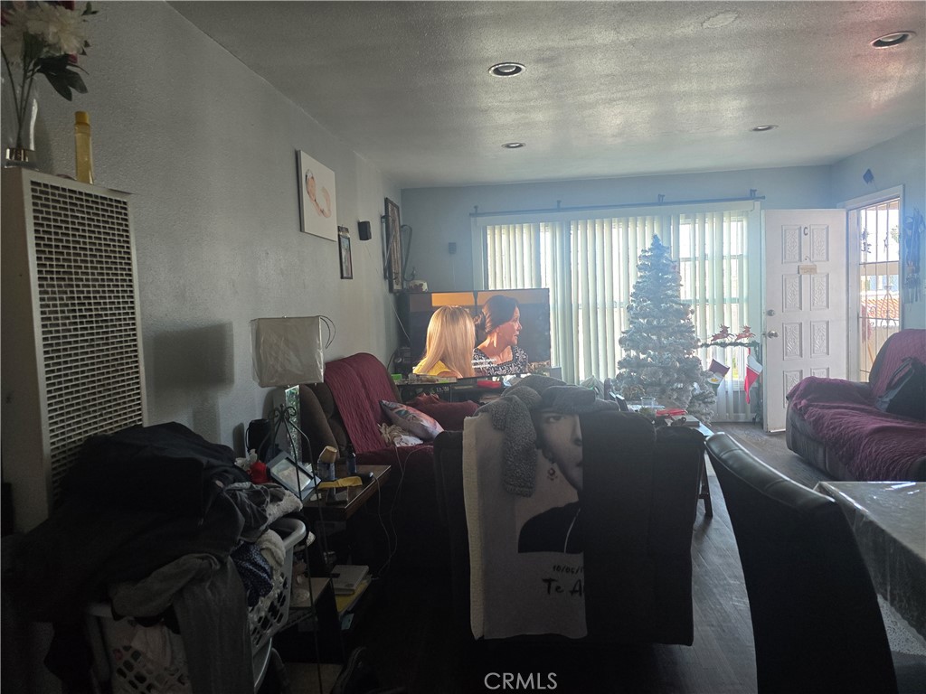 301 West Magnolia Street Compton, CA 90220 - Photo 5 of 20