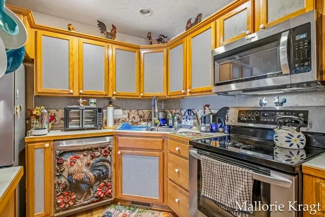 $260,000 | 3170 West Crystal Waters Drive, Unit 2, Holland, MI 49424