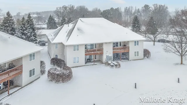 $260,000 | 3170 West Crystal Waters Drive, Unit 2, Holland, MI 49424