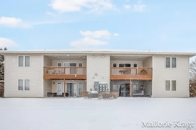 $260,000 | 3170 West Crystal Waters Drive, Unit 2, Holland, MI 49424