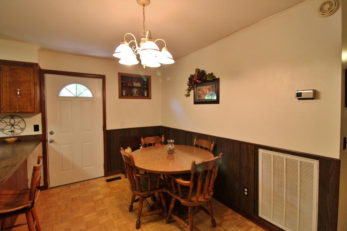 200 East Roddy Road Spring City, TN 37381 - Photo 16 of 41 breakfast area (Medium)