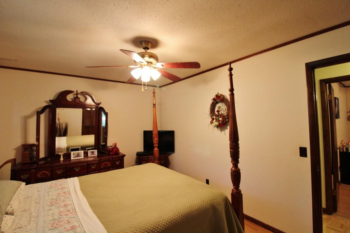 200 East Roddy Road Spring City, TN 37381 - Photo 20 of 41 master bedroom 2 (Medium)