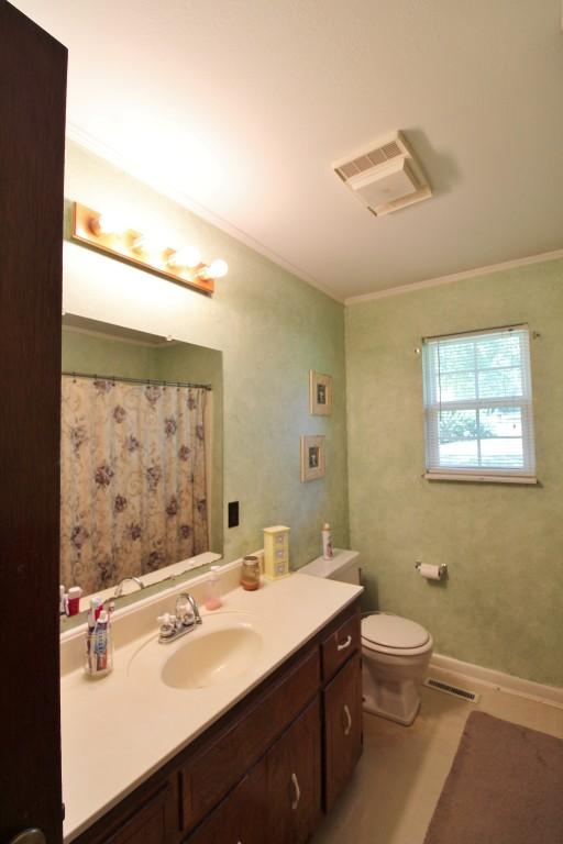 200 East Roddy Road Spring City, TN 37381 - Photo 22 of 41 bathroom (Medium)