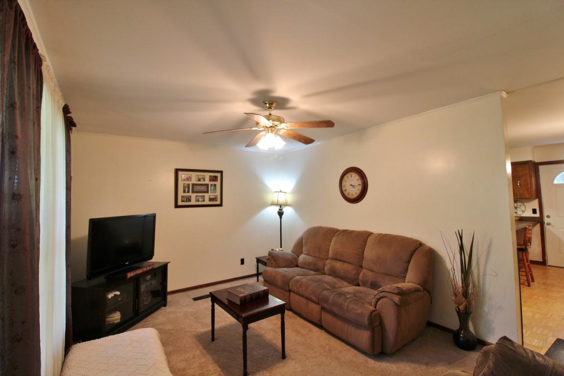 200 East Roddy Road Spring City, TN 37381 - Photo 4 of 41 living room 2 (Medium)
