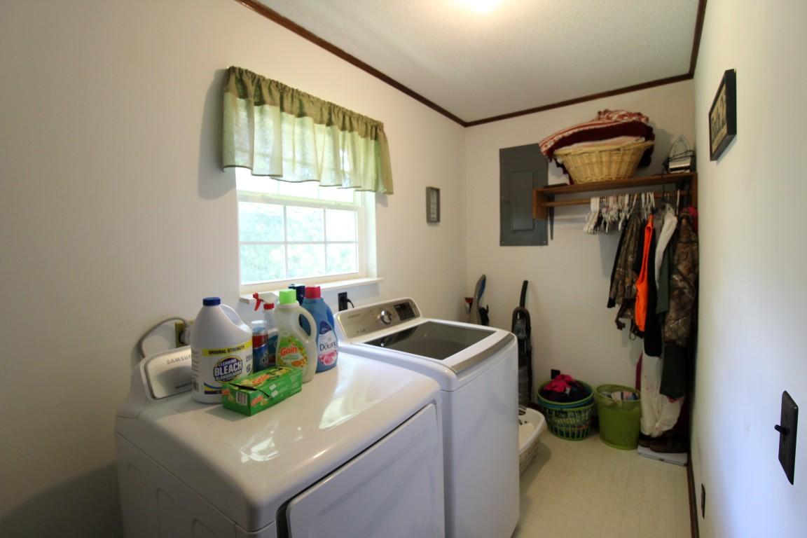 200 East Roddy Road Spring City, TN 37381 - Photo 32 of 41 laundry room (Medium)
