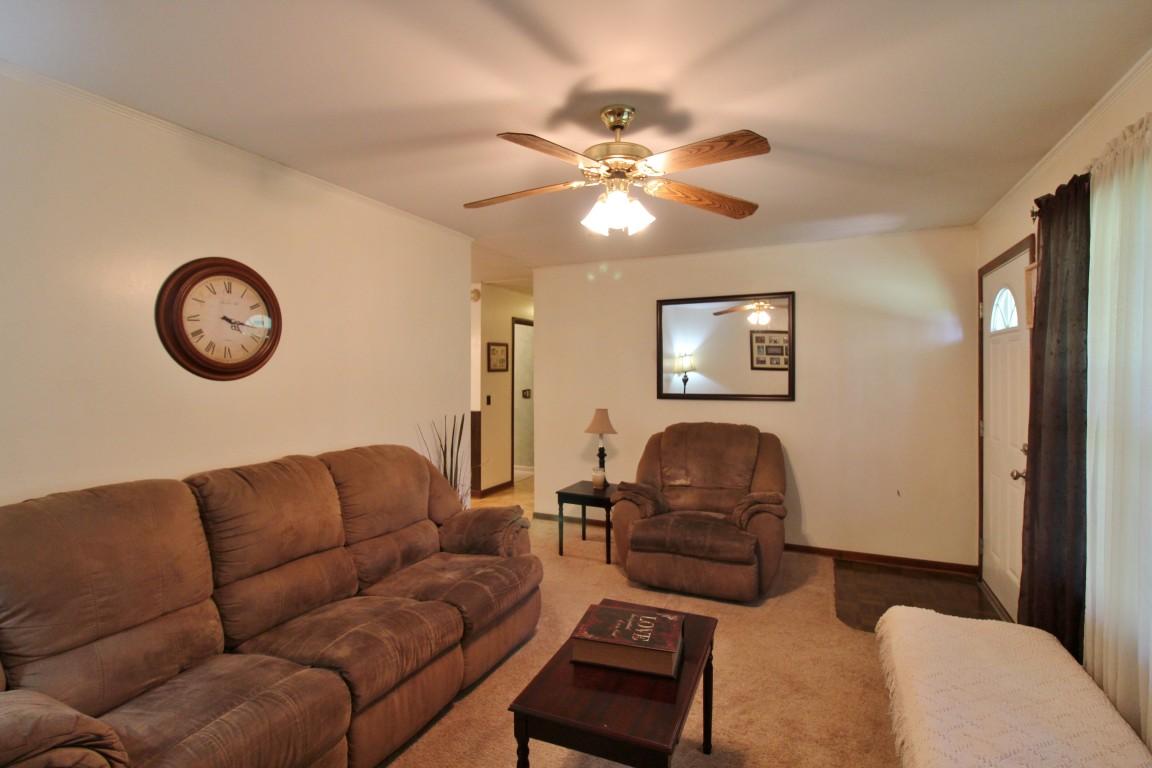 200 East Roddy Road Spring City, TN 37381 - Photo 5 of 41 living room 3 (Medium)