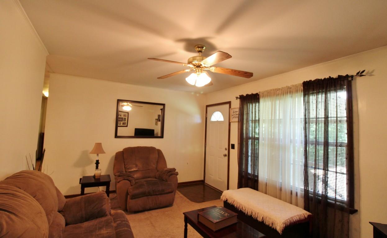 200 East Roddy Road Spring City, TN 37381 - Photo 6 of 41 living room 4 (Medium)