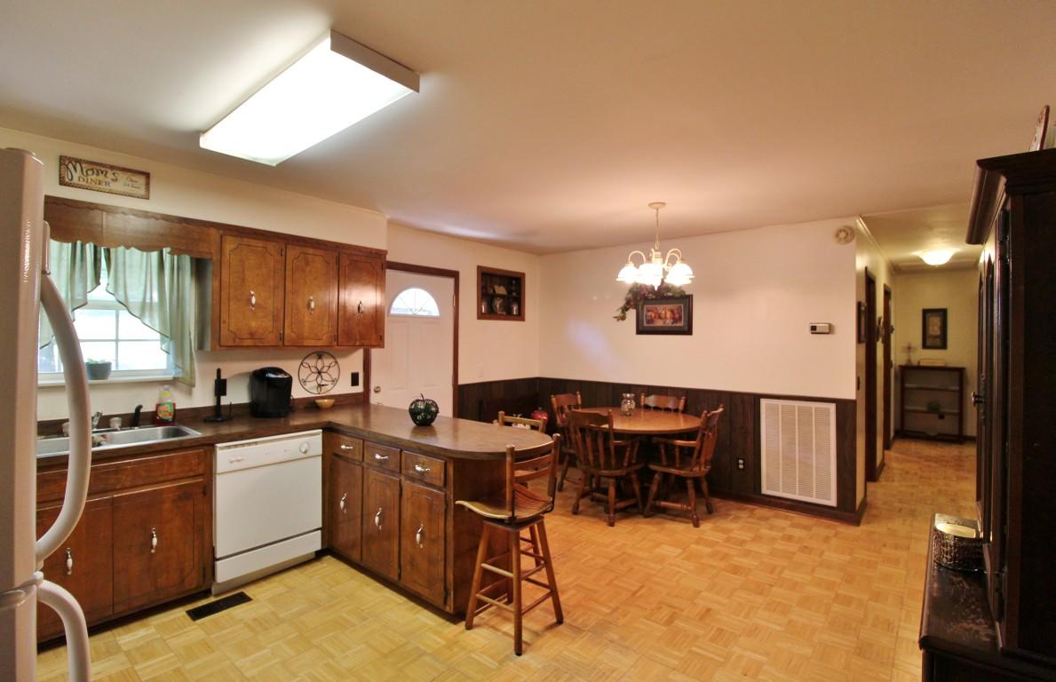 200 East Roddy Road Spring City, TN 37381 - Photo 7 of 41 kitchen & breakfast area (Medium)