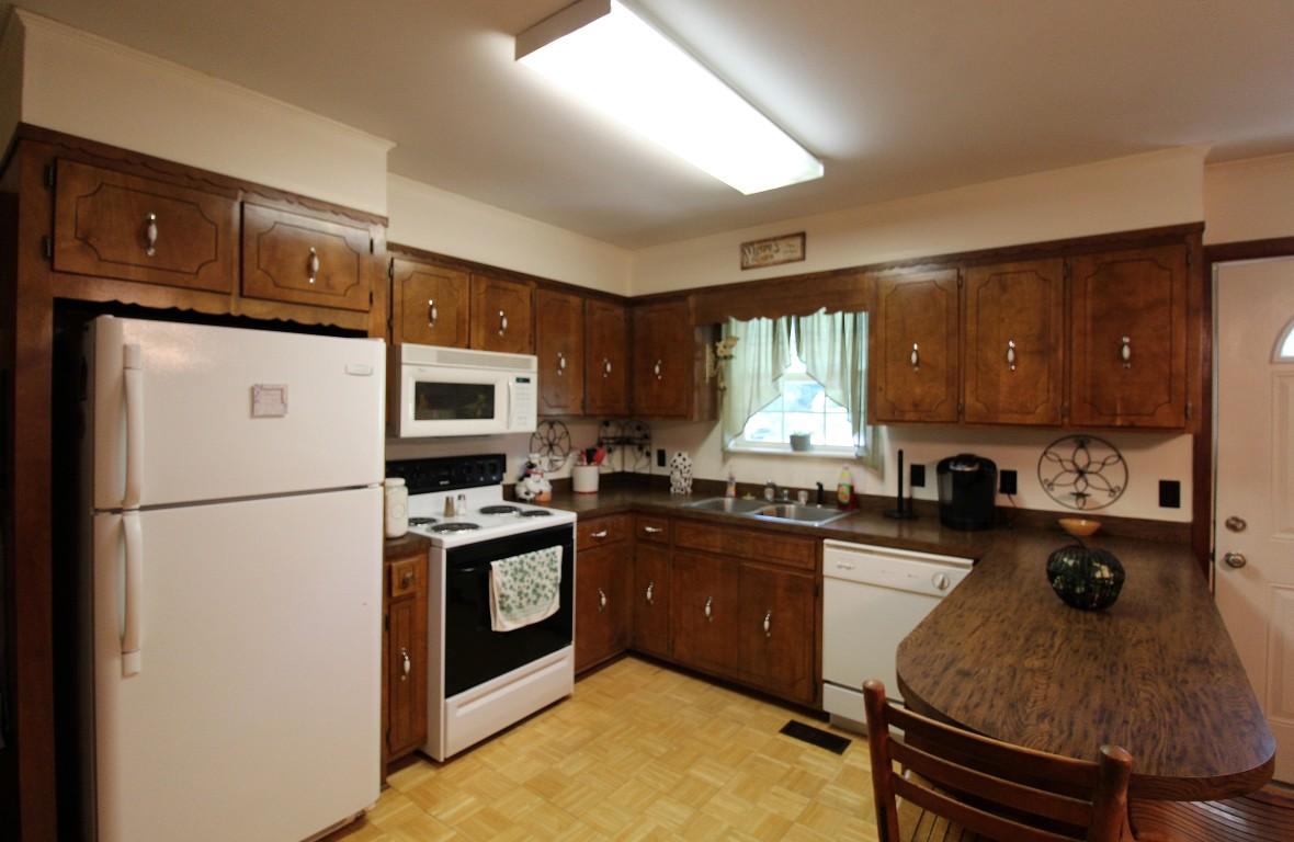 200 East Roddy Road Spring City, TN 37381 - Photo 8 of 41 kitchen (Medium)