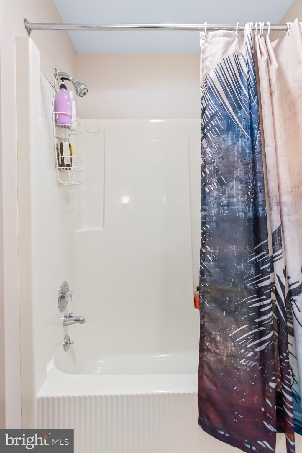 575 Millcross Road Lancaster, PA 17601 - Photo 35 of 47 2nd Bathroom, Shower/Tub