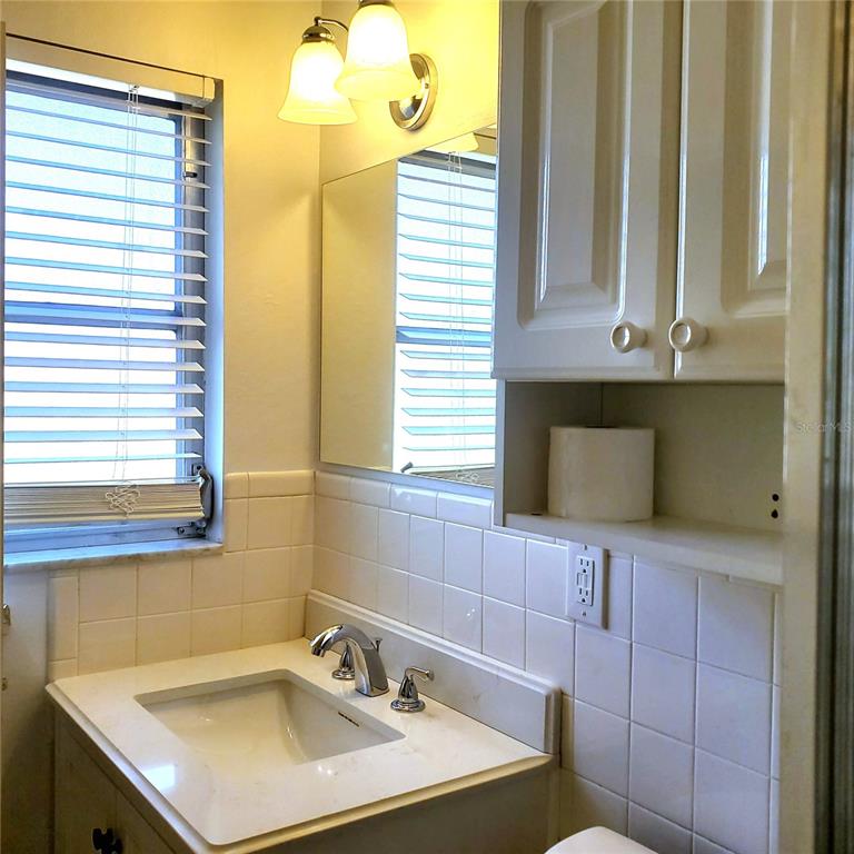531 Neponsit Drive Venice, FL 34293 - Photo 24 of 37 a bathroom with a sink and a mirror