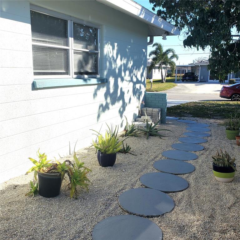 531 Neponsit Drive Venice, FL 34293 - Photo 35 of 37 a view of a patio with plants and chairs