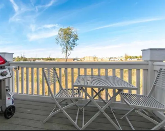 $295,000 | 7520 Claridge Drive, Unit F, Bridgeview, IL 60455