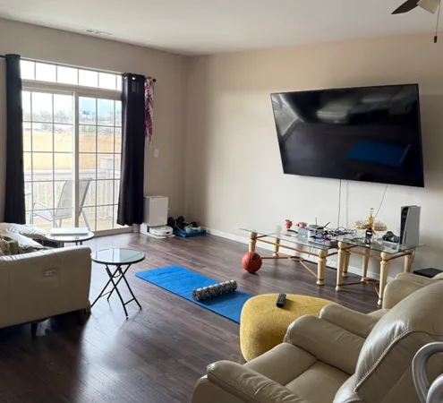 $295,000 | 7520 Claridge Drive, Unit F, Bridgeview, IL 60455