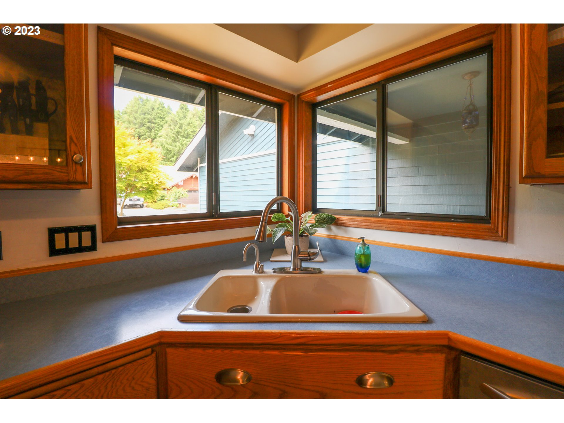2075 Timberline Drive Coos Bay, OR 97420 - Photo 20 of 39 a bathroom with a sink window and a mirror