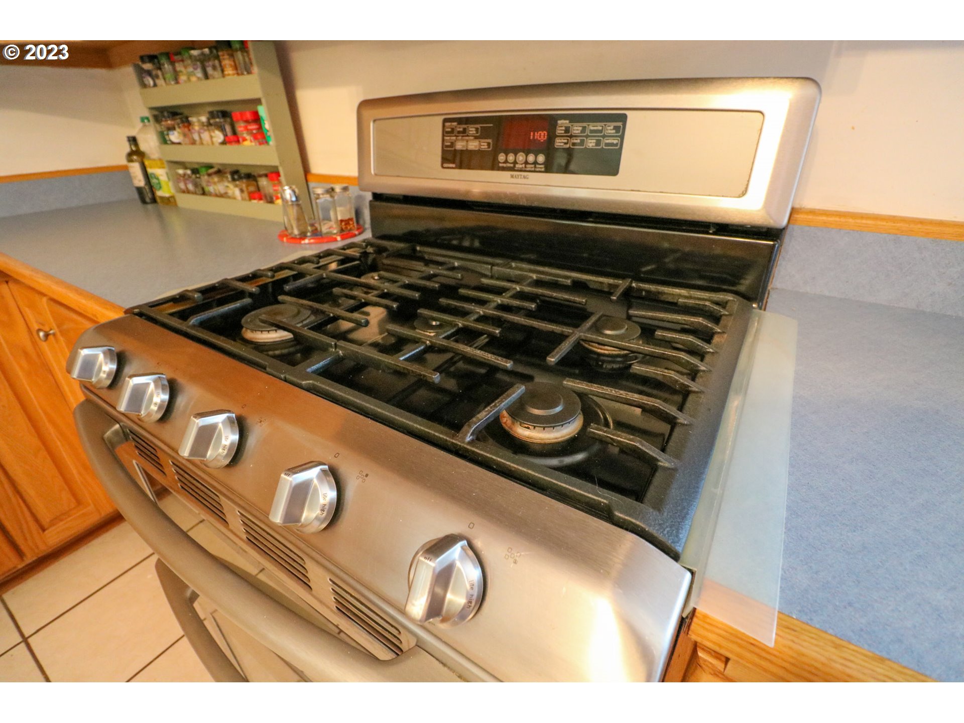 2075 Timberline Drive Coos Bay, OR 97420 - Photo 21 of 39 a close view of a stove a microwave and stove