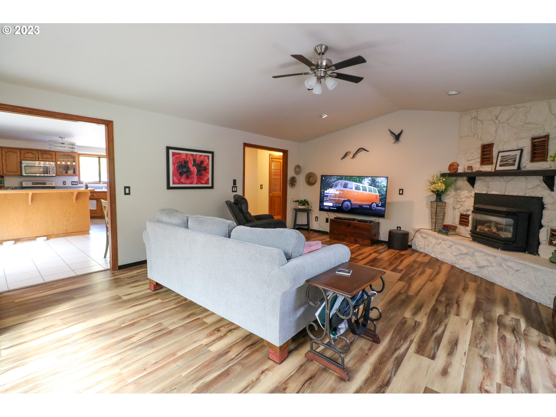 2075 Timberline Drive Coos Bay, OR 97420 - Photo 25 of 39 a living room with furniture and a flat screen tv