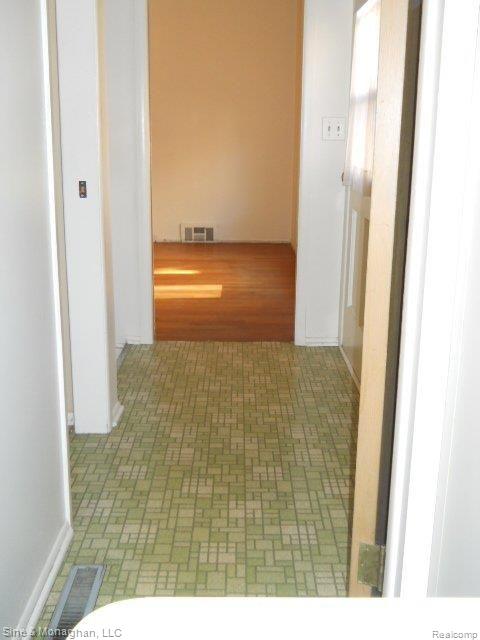 1320 North Oxford Road Grosse Pointe, MI 48236 - Photo 16 of 17 DSCN2007.JPG