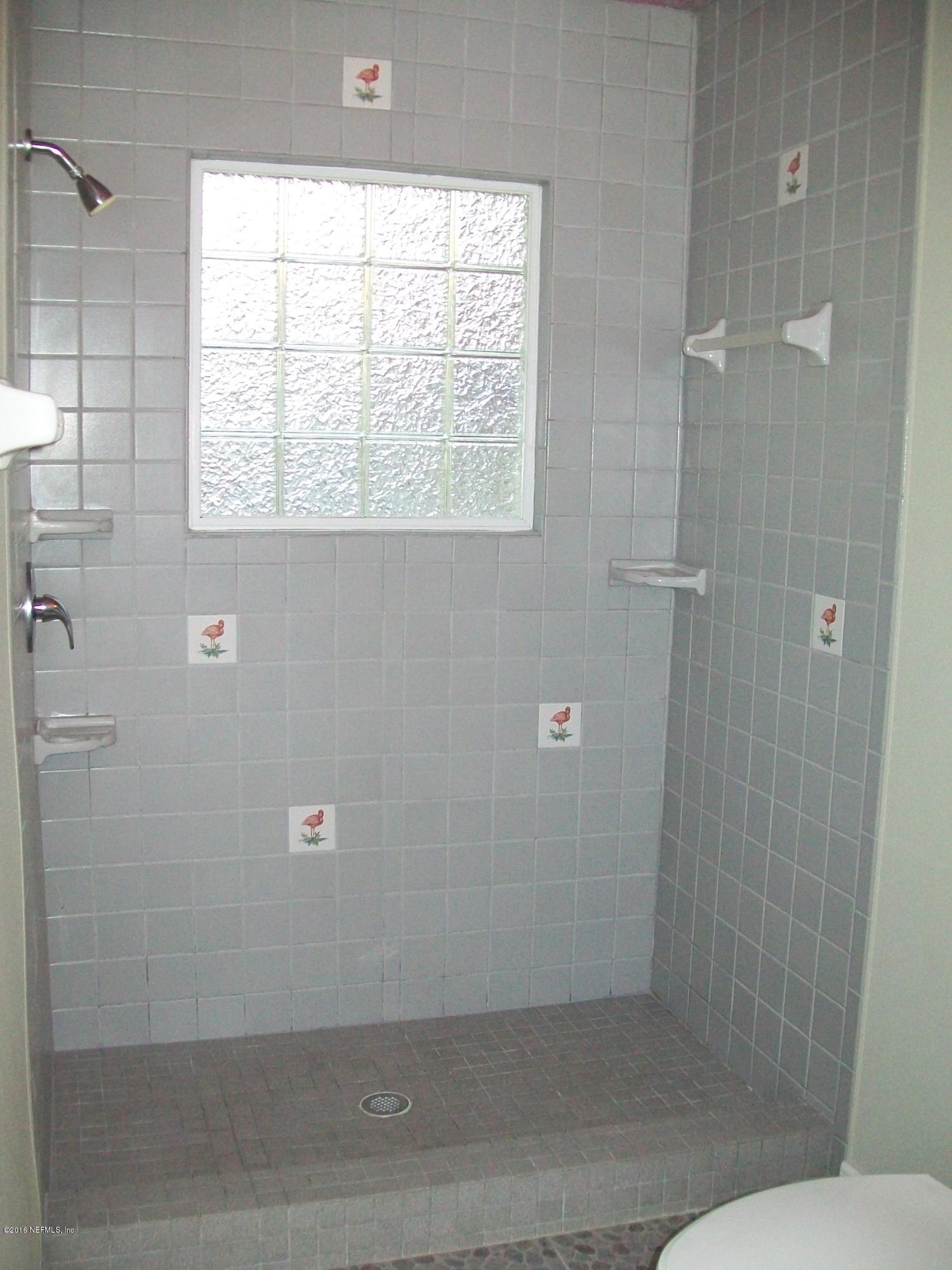 134 Dory Road St. Augustine, FL 32086 - Photo 15 of 25 a bathroom with a window