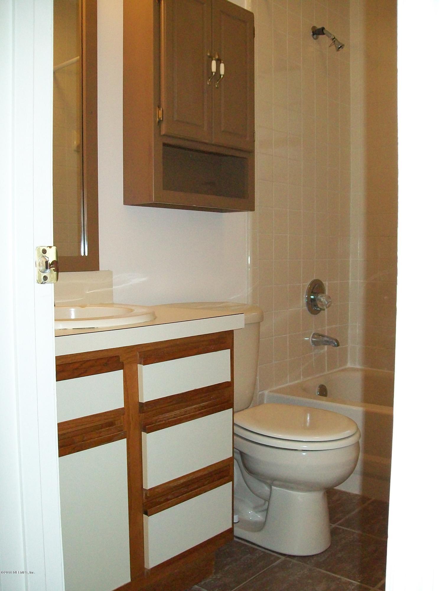 134 Dory Road St. Augustine, FL 32086 - Photo 17 of 25 a bathroom with a toilet and a shower