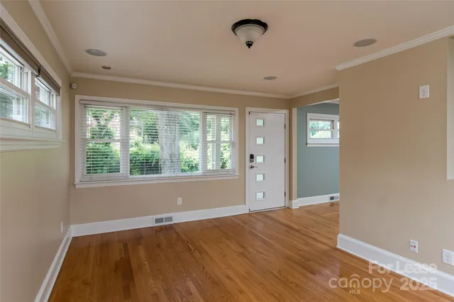 $2,400 | 550 West Kingston Avenue, Charlotte, NC 28203