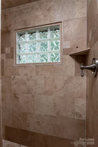 $2,400 | 550 West Kingston Avenue, Charlotte, NC 28203