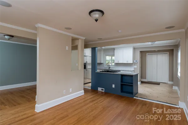 $2,250 | 550 West Kingston Avenue, Charlotte, NC 28203