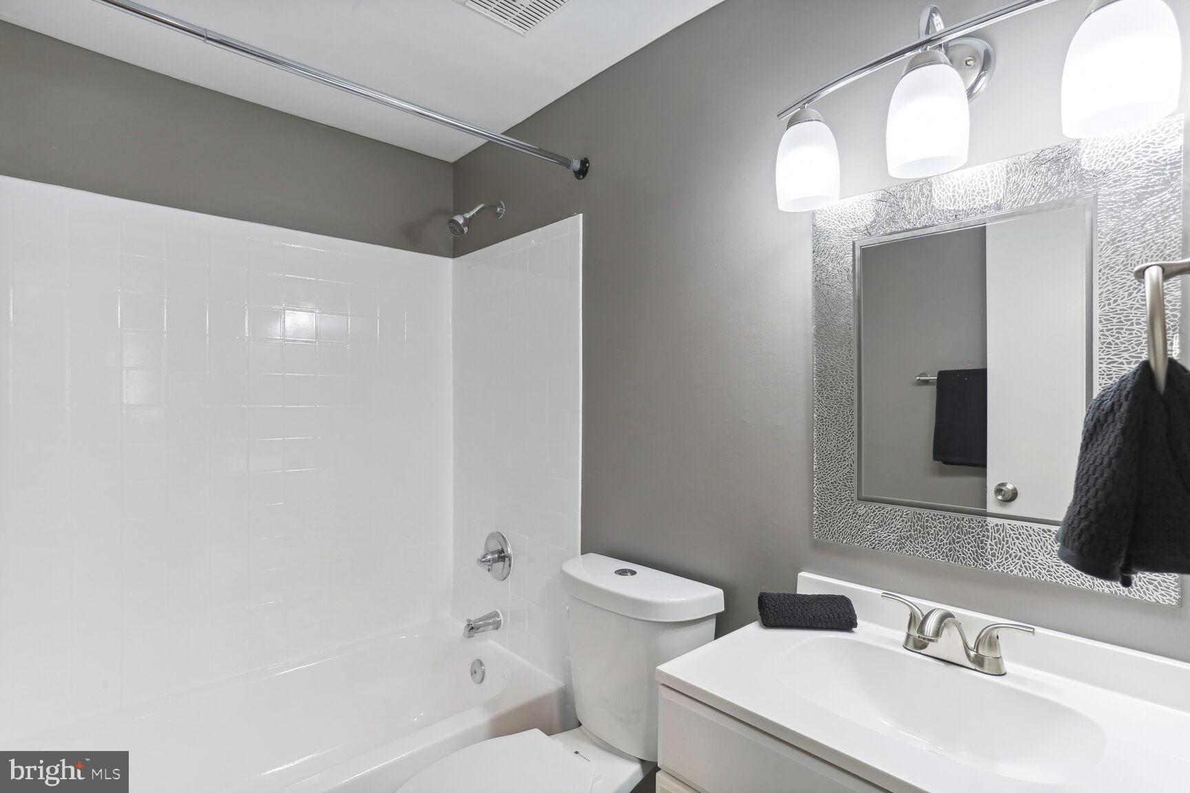 13102 Kumar Road Woodbridge, VA 22193 - Photo 17 of 26 Basement Bath