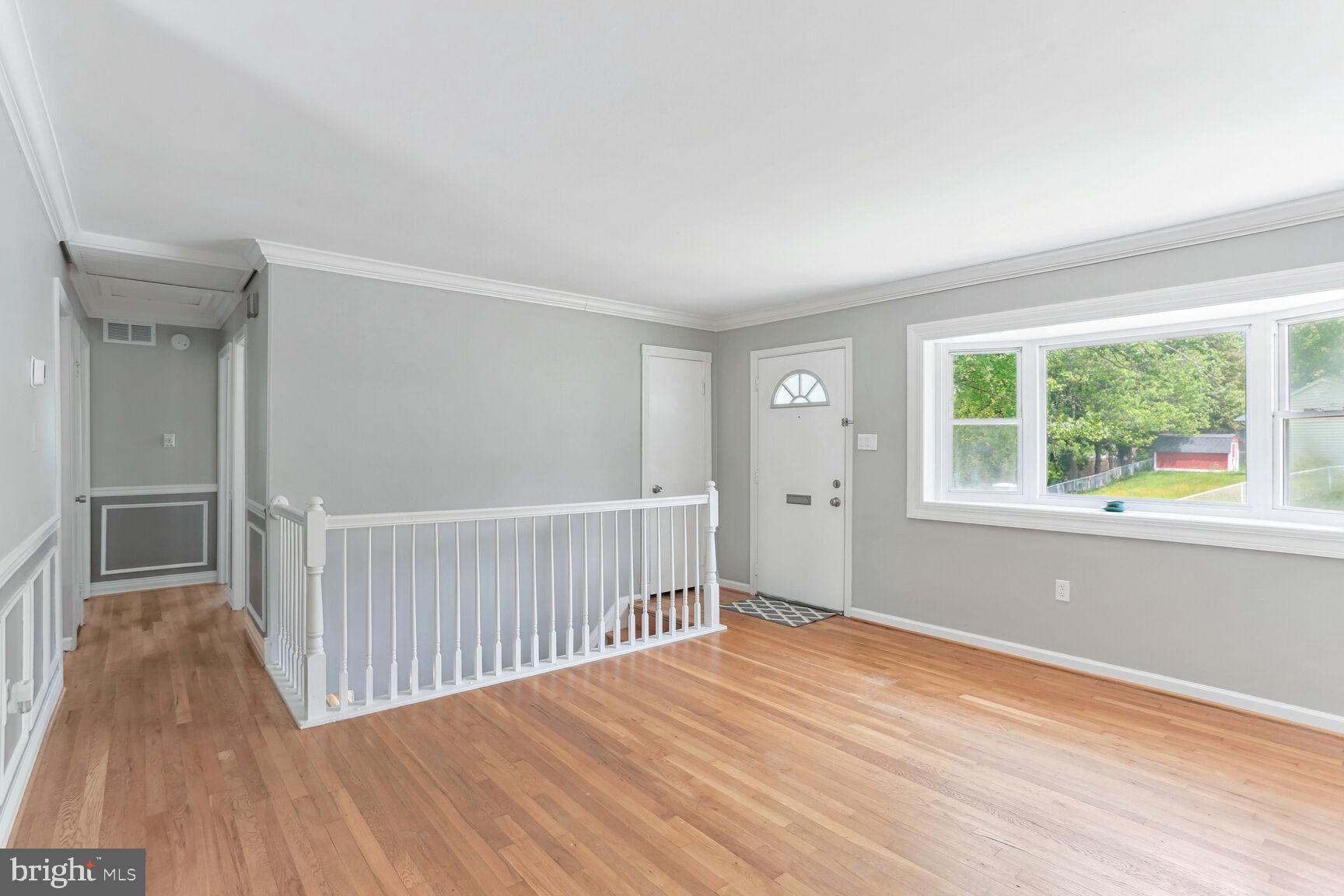 13102 Kumar Road Woodbridge, VA 22193 - Photo 2 of 26 Li ving Room