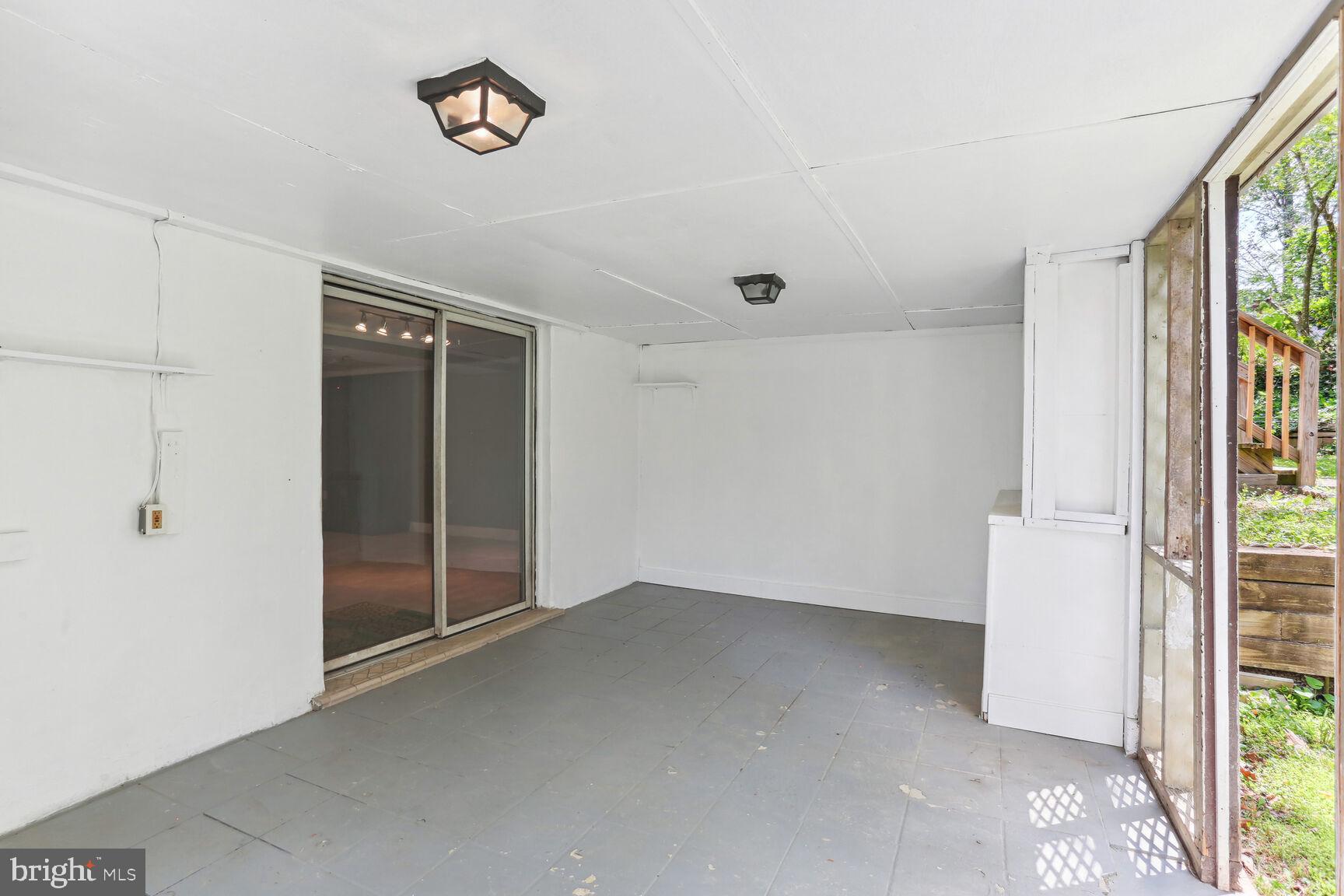 13102 Kumar Road Woodbridge, VA 22193 - Photo 22 of 26 Rear Patio