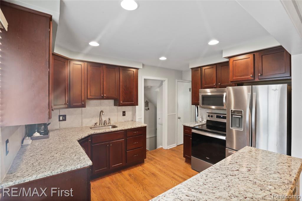 324 Fisher Road Grosse Pointe Farms, MI 48230 - Photo 7 of 22