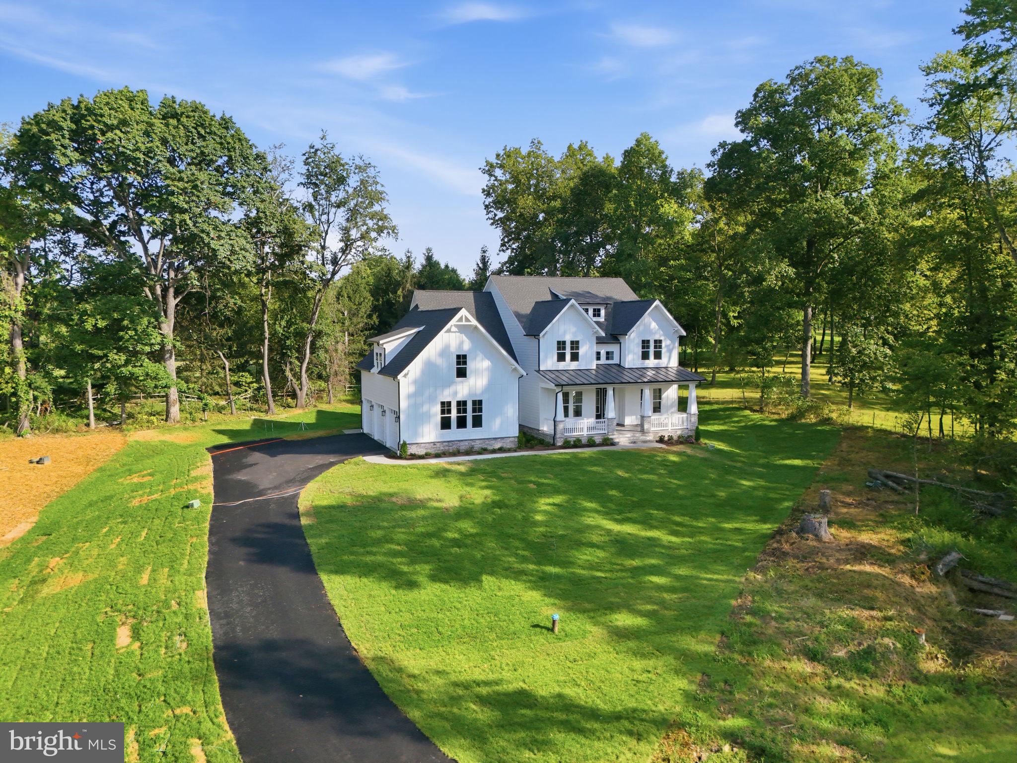 18871 Woodburn Road Leesburg, VA 20175 - Photo 3 of 89 Gallery Image 3