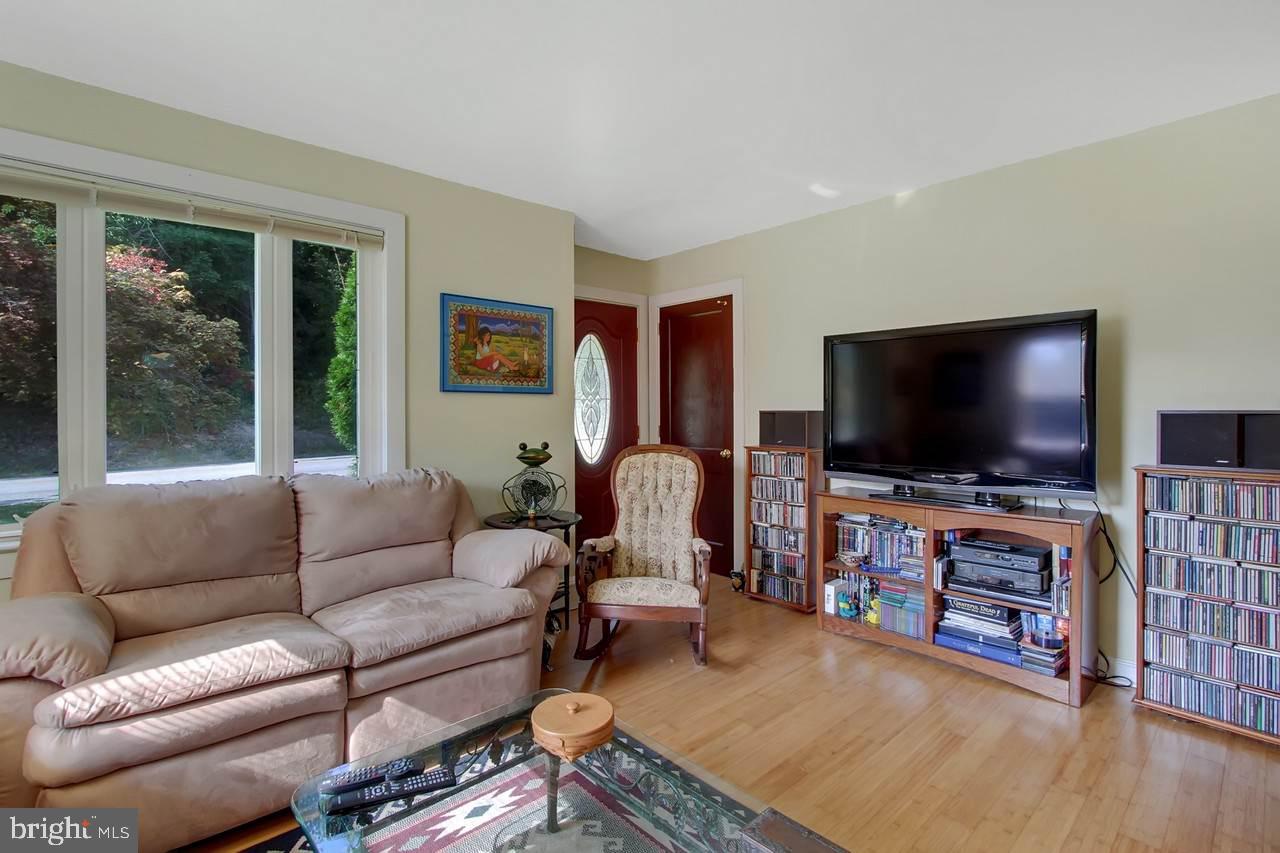 2118 Ridgewood Road York, PA 17402 - Photo 4 of 24 Gallery Image 4
