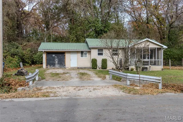 $145,000 | 233 North Park Manor Boulevard, Lebanon, MO 65536