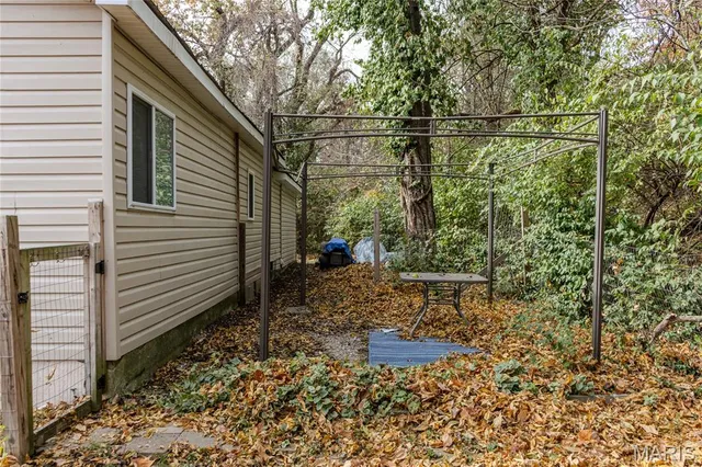 $145,000 | 233 North Park Manor Boulevard, Lebanon, MO 65536