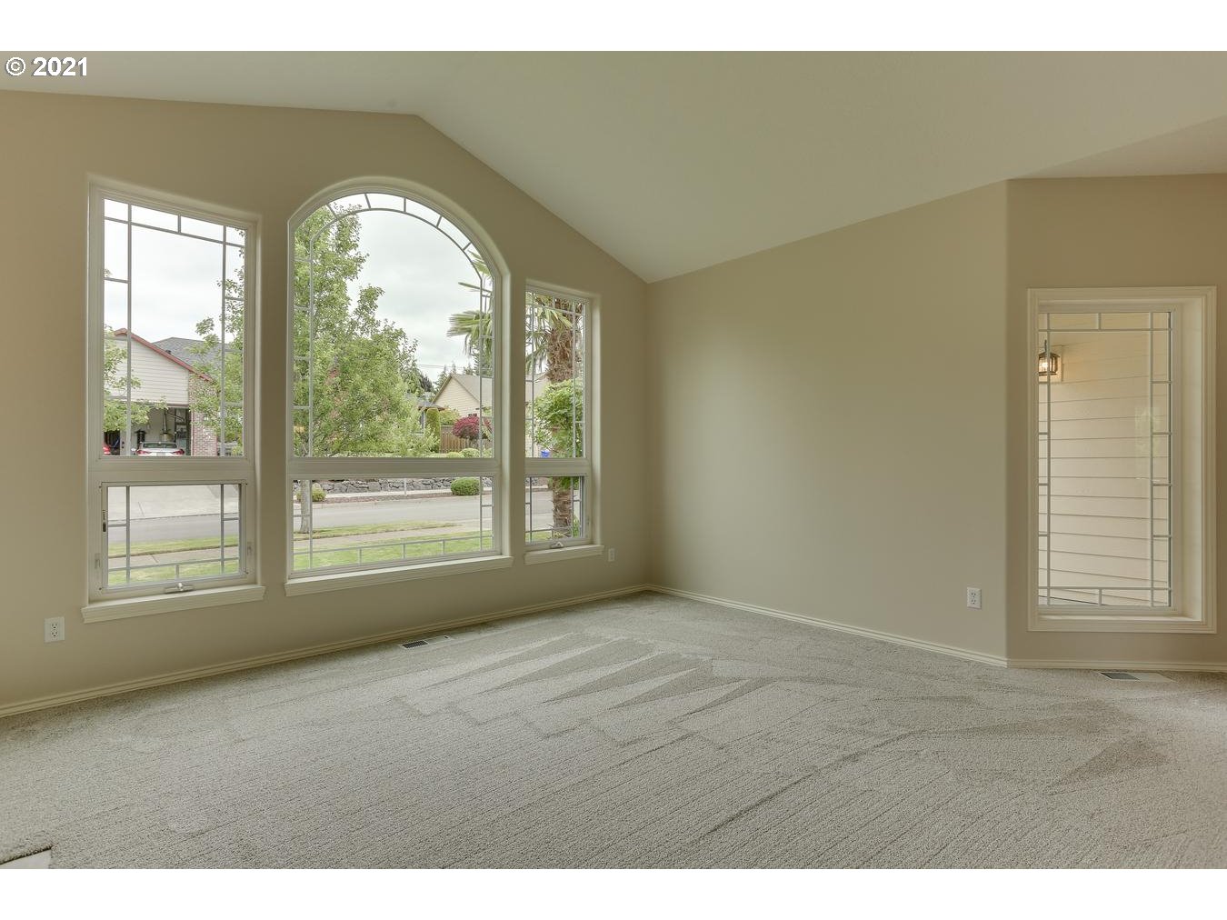 5054 Southeast 11th Way Gresham, OR 97080 - Photo 3 of 31