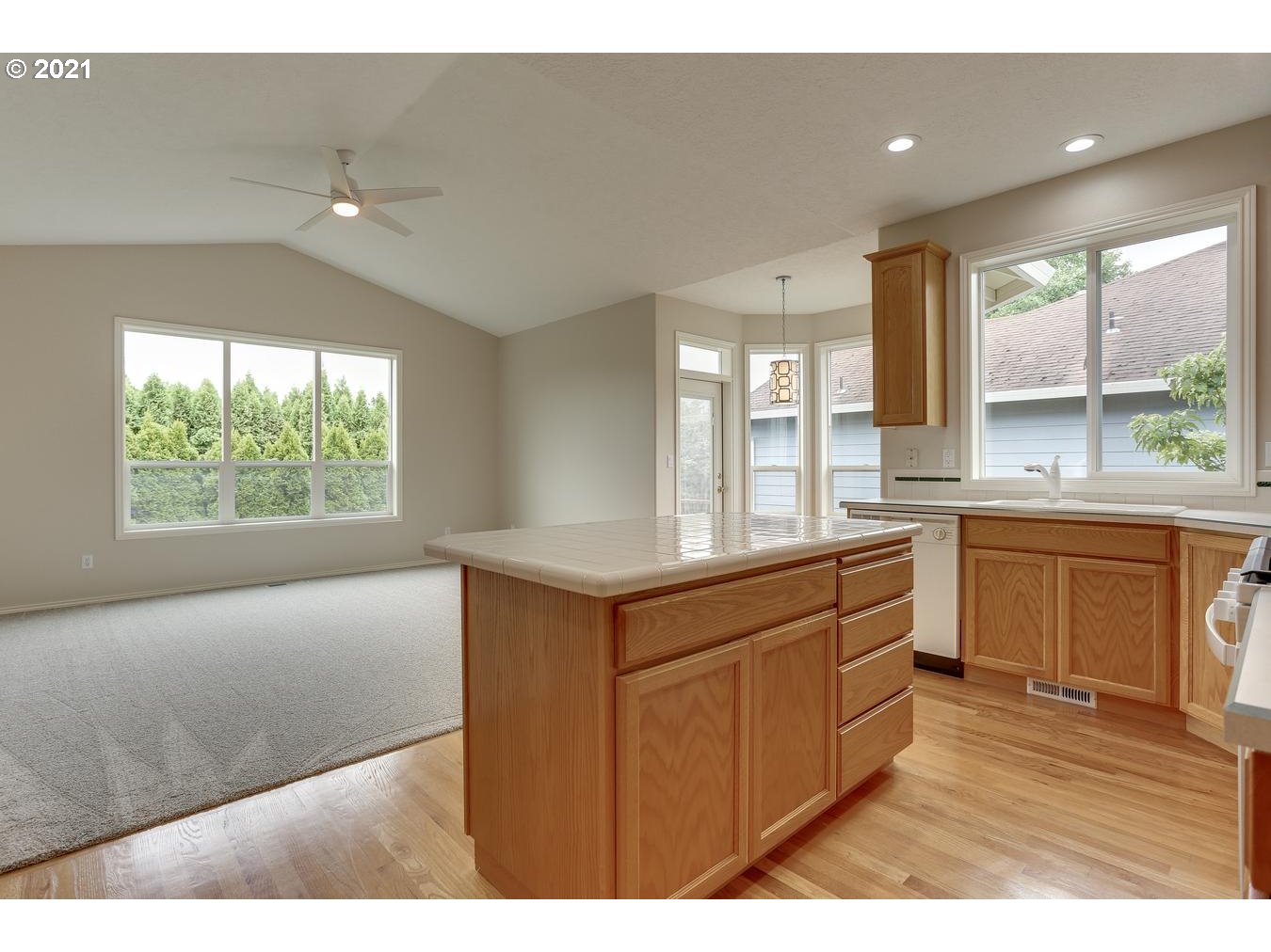 5054 Southeast 11th Way Gresham, OR 97080 - Photo 8 of 31