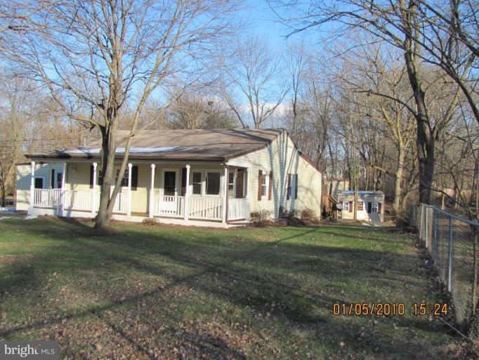 7609 Bull Run Road Manassas, VA 20111 - Photo 2 of 15 a front view of a house with a garden