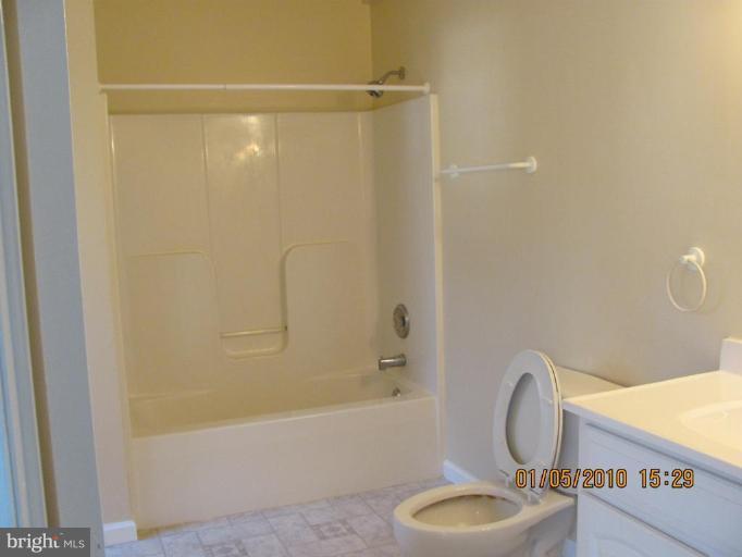 7609 Bull Run Road Manassas, VA 20111 - Photo 10 of 15 a bathroom with a toilet and a bathtub