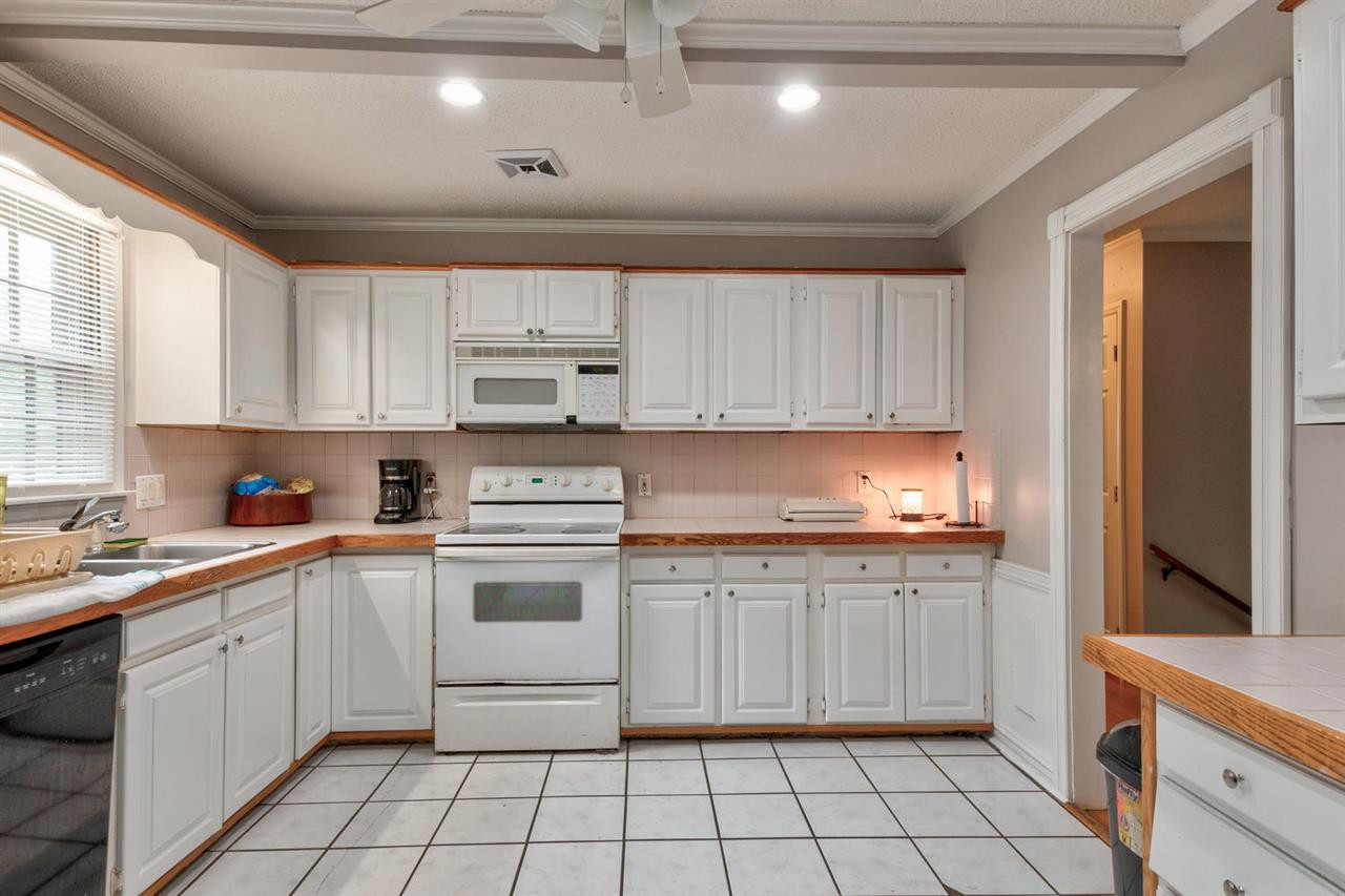 3006 Edgetone Drive Raleigh, NC 27604 - Photo 5 of 21 Kitchen