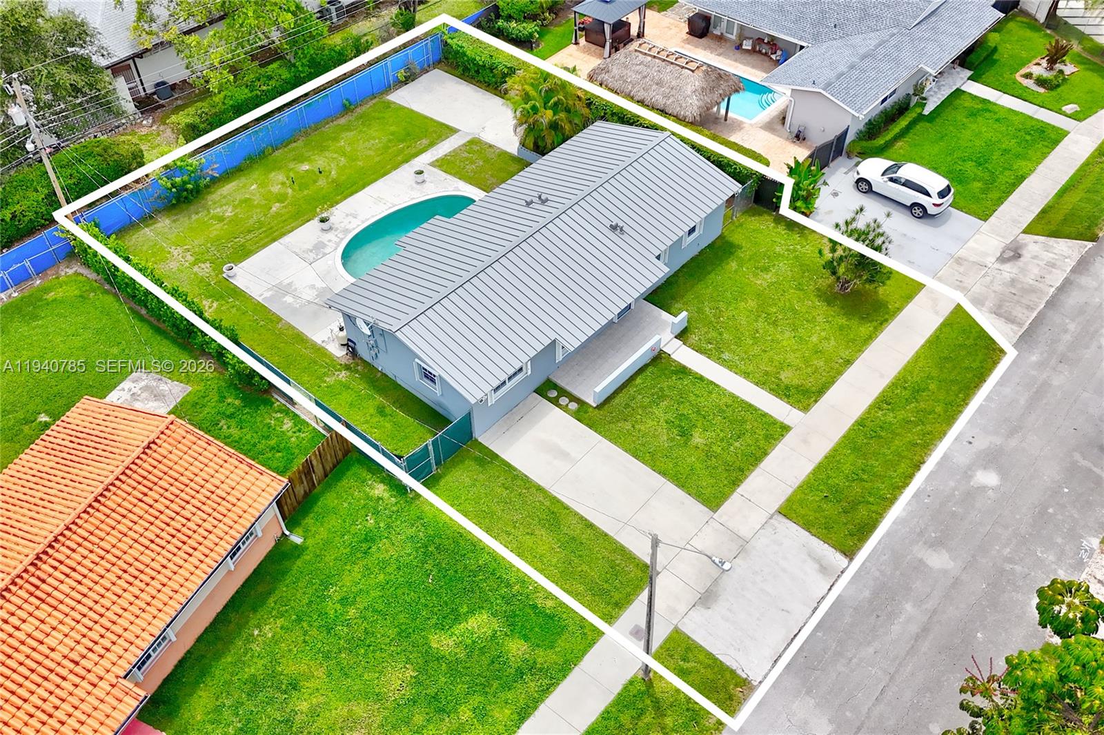 5725 Southwest 107th Place Miami, FL 33173 - Photo 20 of 21 an aerial view of a house