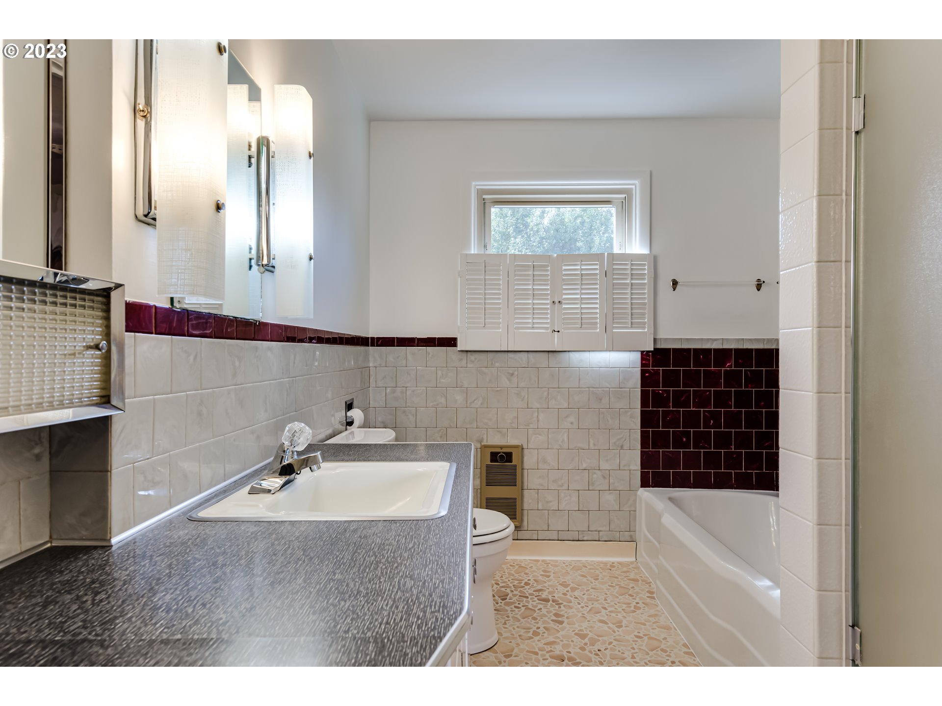 4055 North Street Springfield, OR 97478 - Photo 16 of 48 a bathroom with a sink and a mirror