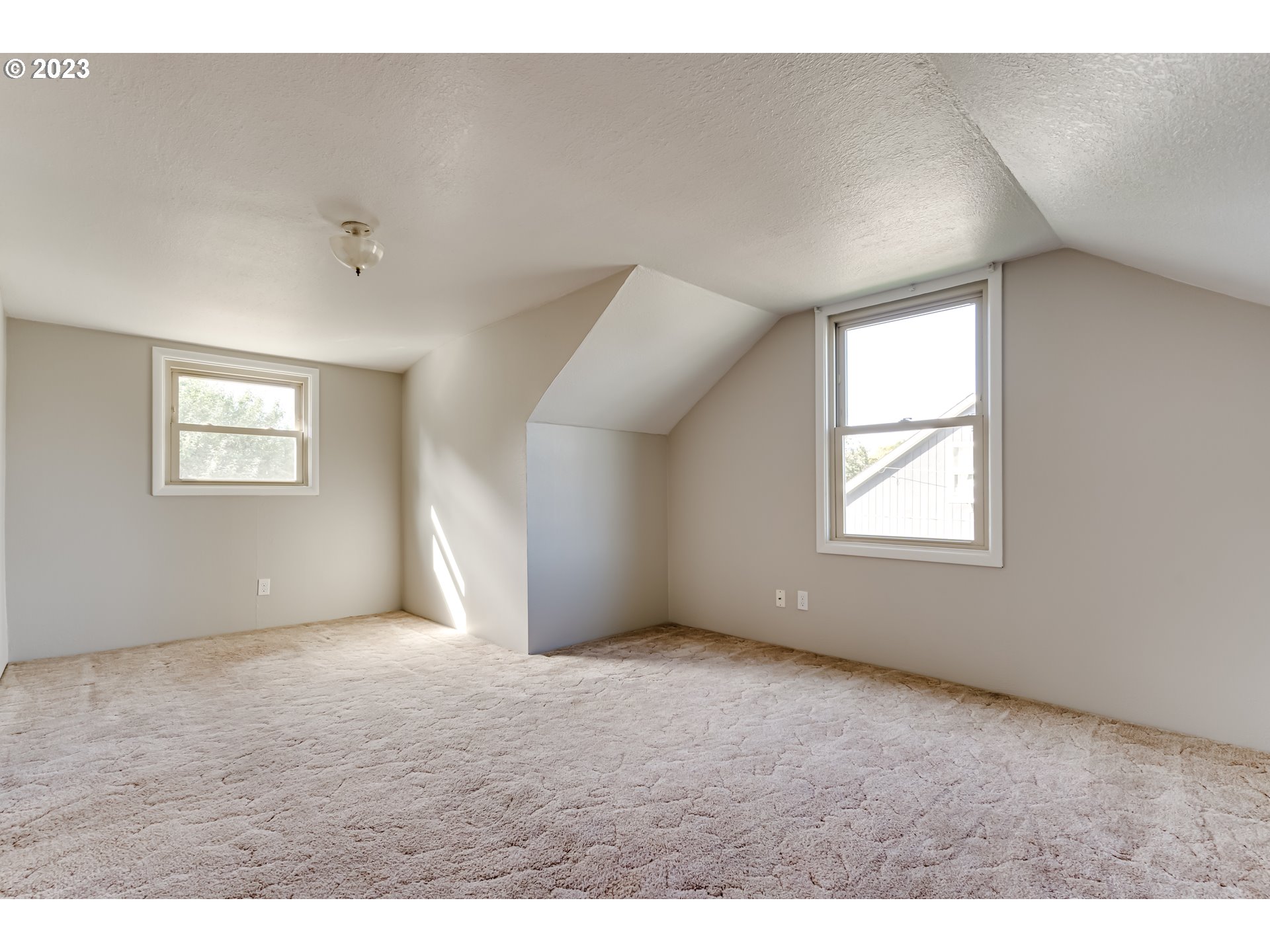 4055 North Street Springfield, OR 97478 - Photo 26 of 48 a view of an empty room with a window