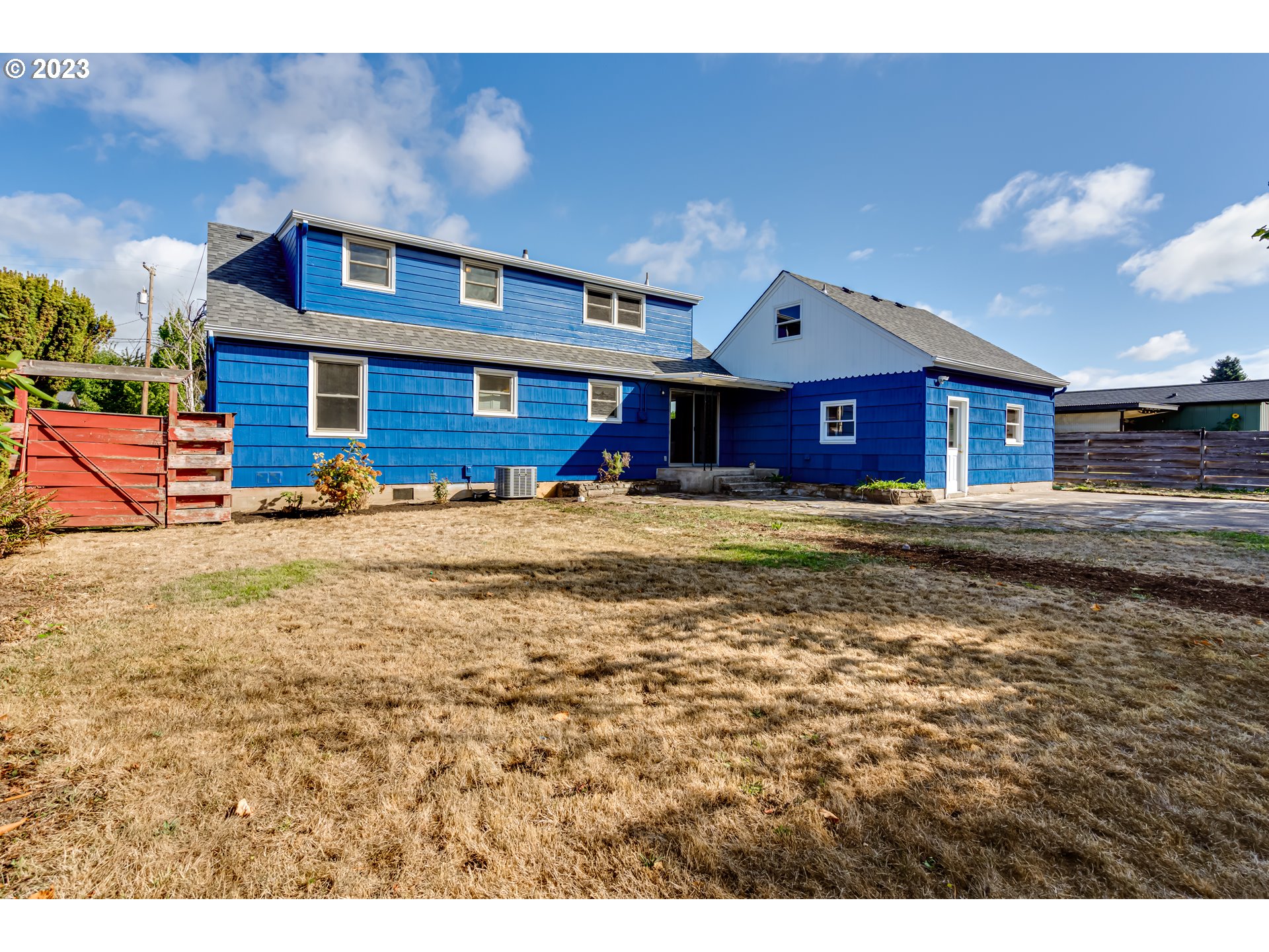 4055 North Street Springfield, OR 97478 - Photo 38 of 48 a front view of a house with a yard