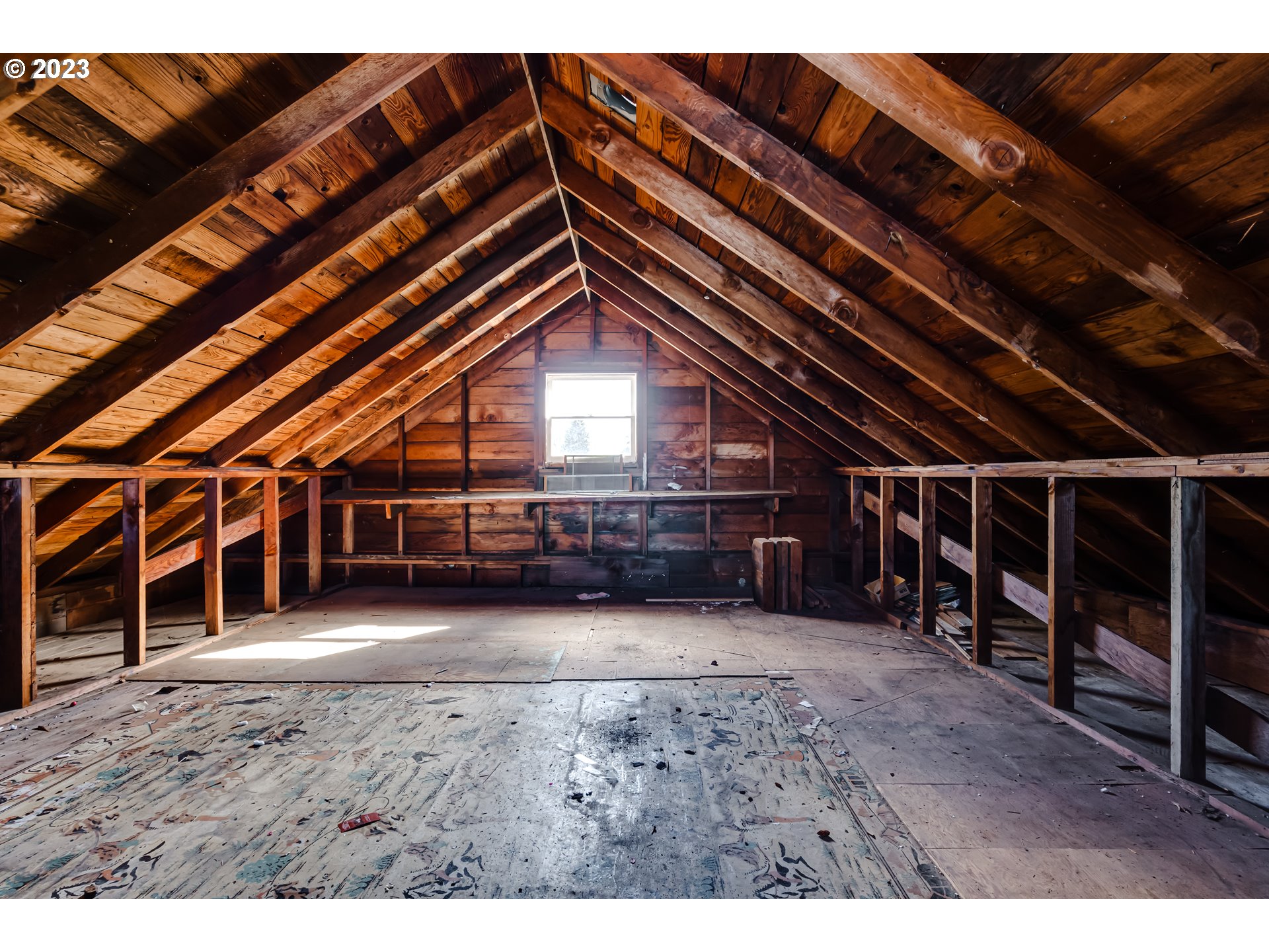 4055 North Street Springfield, OR 97478 - Photo 41 of 48 a view of an empty room with wooden floor
